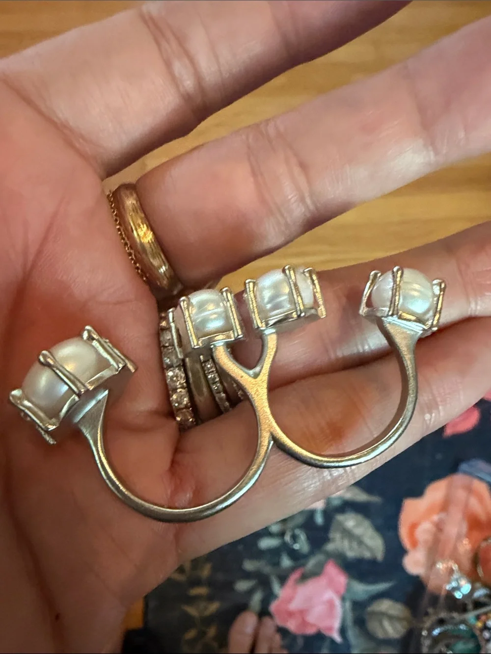 Kendra Scott Silver and Pearl Ring Asjustable